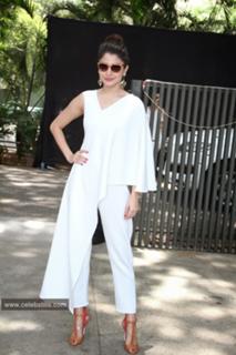 Anushka Sharma feet photo thumbnail