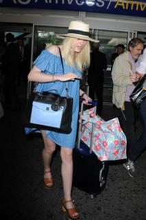 Dakota Fanning feet photo thumbnail