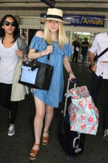 Dakota Fanning feet photo thumbnail
