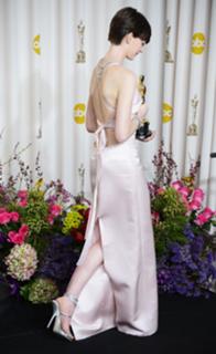 Anne Hathaway feet photo thumbnail