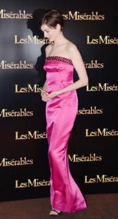 Anne Hathaway feet photo thumbnail