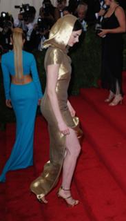 Anne Hathaway feet photo thumbnail
