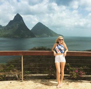 Ellie Goulding feet photo thumbnail