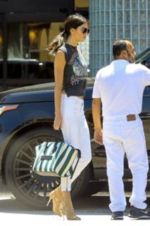 Kendall Jenner feet photo thumbnail