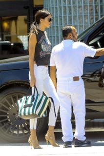 Kendall Jenner feet photo thumbnail