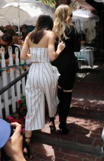 Kendall Jenner feet photo thumbnail
