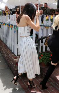 Kendall Jenner feet photo thumbnail