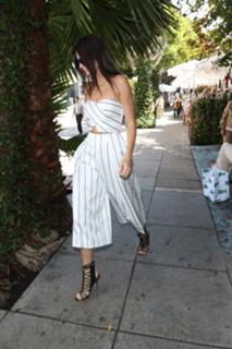 Kendall Jenner feet photo thumbnail