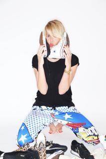 Alessia Marcuzzi feet photo thumbnail