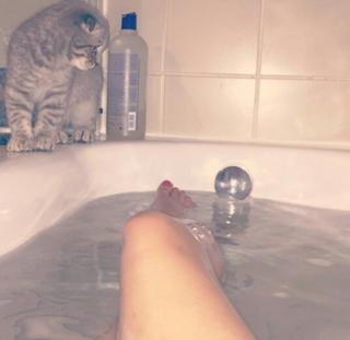Caroline Flack feet photo thumbnail