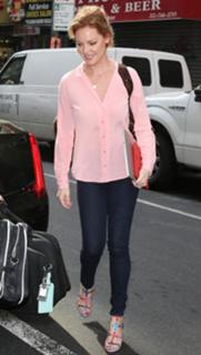 Katherine Heigl feet photo thumbnail