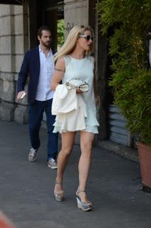 Michelle Hunziker feet photo thumbnail