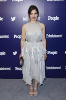 America Ferrera feet photo thumbnail