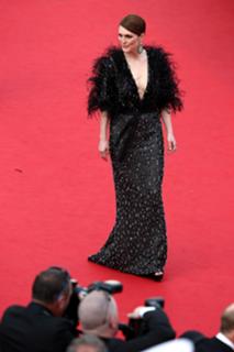 Julianne Moore feet photo thumbnail