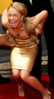 Hayden Panettiere feet photo thumbnail