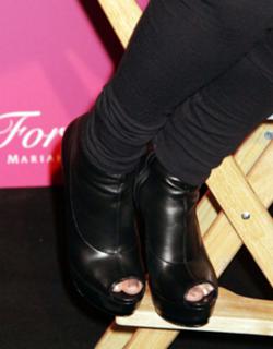 Mariah Carey feet photo thumbnail