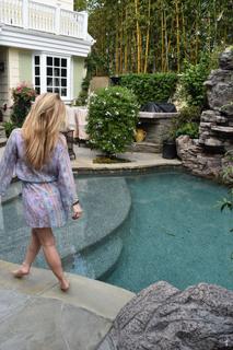 Tara Lipinski feet photo thumbnail