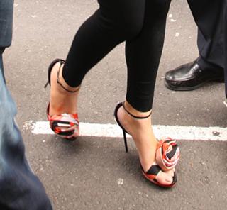 Mariah Carey feet photo thumbnail