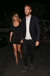 Taylor Swift feet photo thumbnail