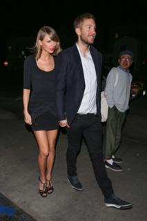 Taylor Swift feet photo thumbnail