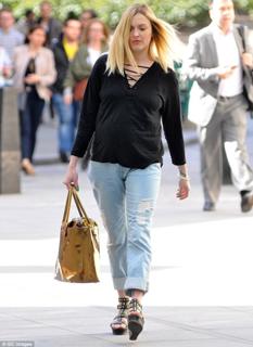 Fearne Cotton feet photo thumbnail