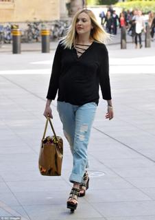 Fearne Cotton feet photo thumbnail