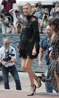 Charlize Theron feet photo thumbnail