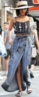 Vanessa Hudgens feet photo thumbnail