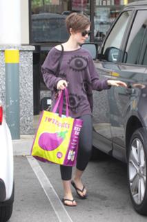 Lily Collins feet photo thumbnail