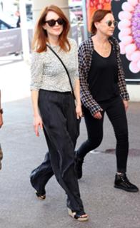 Julianne Moore feet photo thumbnail