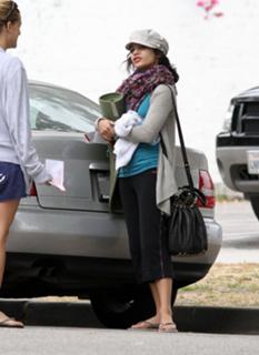 Vanessa Hudgens feet photo thumbnail