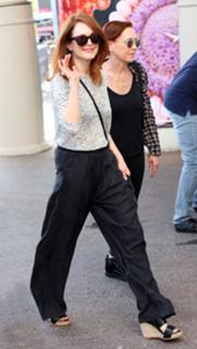 Julianne Moore feet photo thumbnail