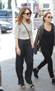 Julianne Moore feet photo thumbnail
