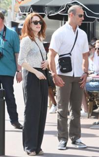 Julianne Moore feet photo thumbnail