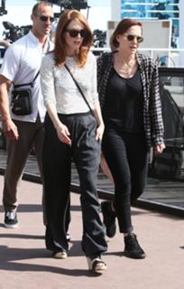 Julianne Moore feet photo thumbnail