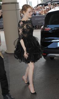 Emma Stone feet photo thumbnail