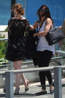 Emma Stone feet photo thumbnail