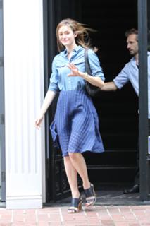 Emmy Rossum feet photo thumbnail