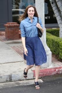 Emmy Rossum feet photo thumbnail