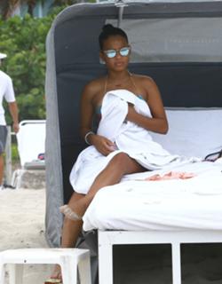 Christina Milian feet photo thumbnail