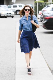 Emmy Rossum feet photo thumbnail
