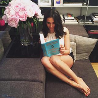 Caterina Balivo feet photo thumbnail