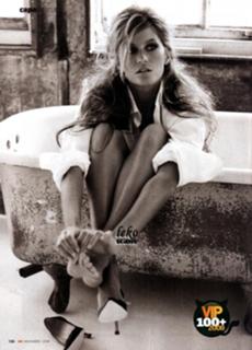 Gisele Bündchen feet photo thumbnail