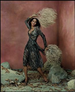 Halle Berry feet photo thumbnail