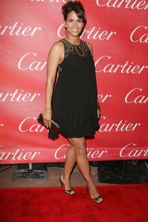 Halle Berry feet photo thumbnail