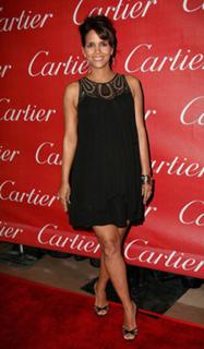 Halle Berry feet photo thumbnail