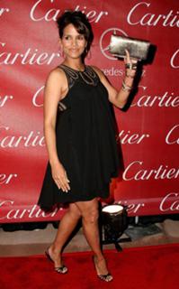 Halle Berry feet photo thumbnail