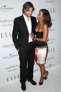 Halle Berry feet photo thumbnail