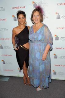 Halle Berry feet photo thumbnail