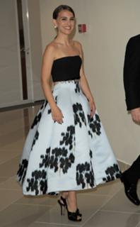 Natalie Portman feet photo thumbnail